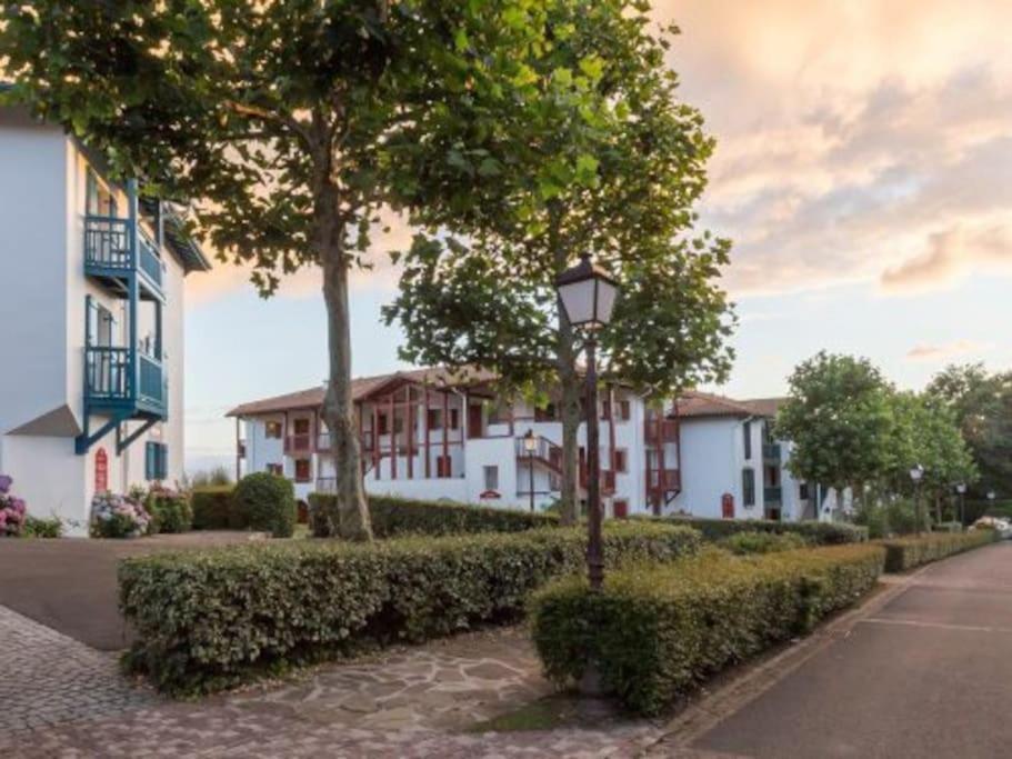 Ferienwohnung T1 Bis Avec Piscine Vue Golf Et Montagnes Arcangues Exterior foto